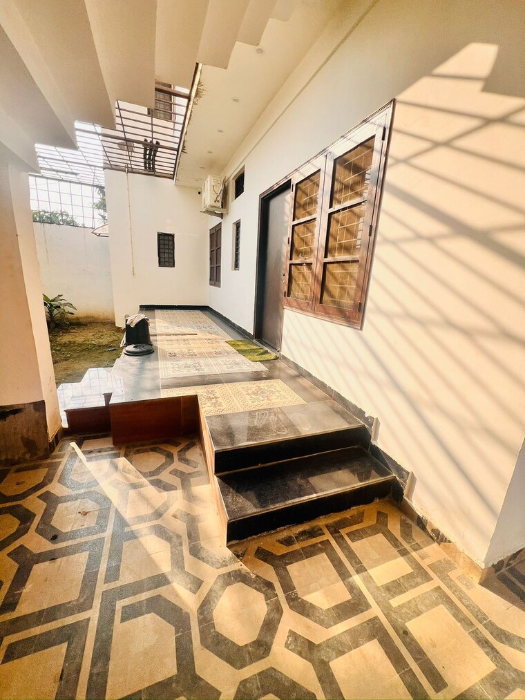 Living Room, gomti nagar 6 Bedroom 3500 Sq.Ft. Independent House In Gomti Nagar Lucknow 9522685