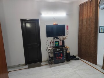 Living Room in 2 BHK Builder Floor at Palam Vihar – for Rent