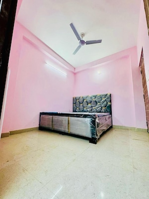 Room in 1 BHK Builder Floor at Saket – for Rent