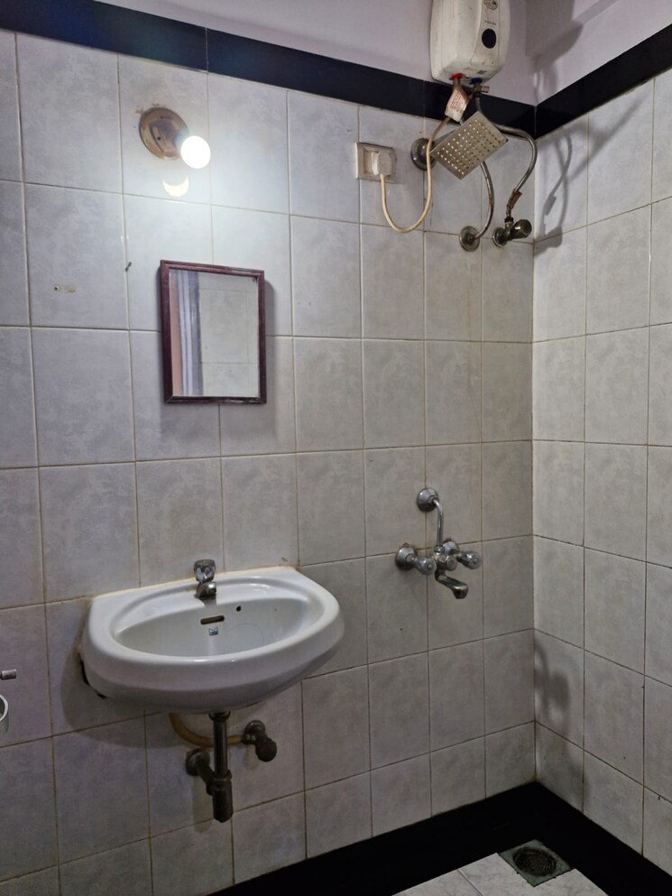 Bathroom, vrindavan-chs-malad-east 1 Bedroom 600 Sq.Ft. Apartment In Malad East Mumbai 9522755