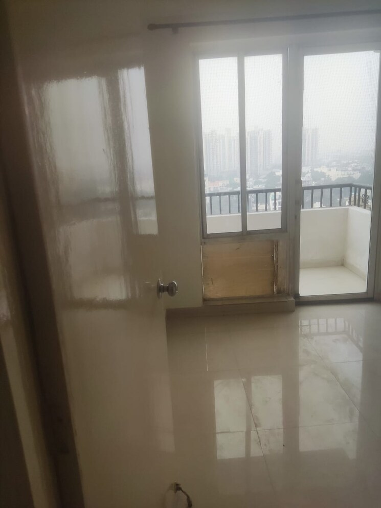 Bathroom, dlf-regency-park-i 2 Bedroom 1150 Sq.Ft. Apartment In Dlf Phase iv Gurgaon 9522841