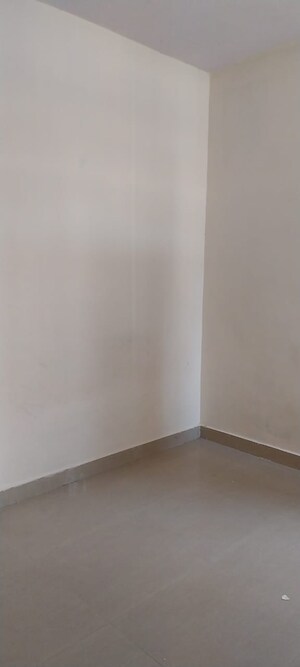 Room in 1.5 BHK Apartment at Sector 10 Greater Noida – for Rent