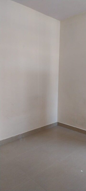 Room in 1.5 BHK Apartment at Sector 10 Greater Noida – for Rent