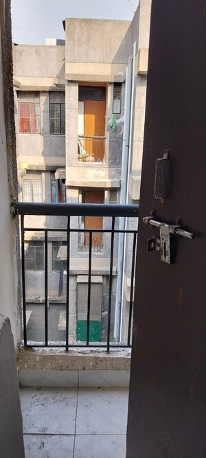 Balcony in 1.5 BHK Apartment at Sector 10 Greater Noida – for Rent