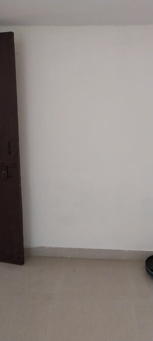 Room in 1.5 BHK Apartment at Sector 10 Greater Noida – for Rent