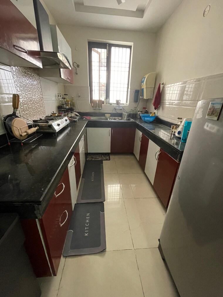 Kitchen, pir machalla 3 Bedroom 122 Sq.Yd. Builder Floor In Pir Machalla Zirakpur 9522955