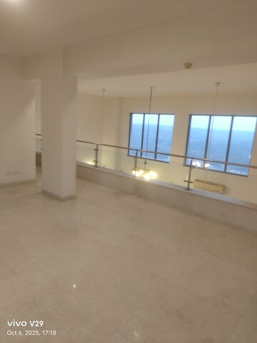 Room in 4 BHK Penthouse at Itc Silverglades Laburnum, Sector 28 – for Rent