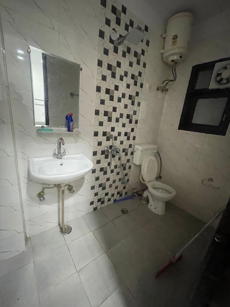 Bathroom, chattarpur 1 Bedroom 450 Sq.Ft. Builder Floor In Chattarpur Delhi 9523018