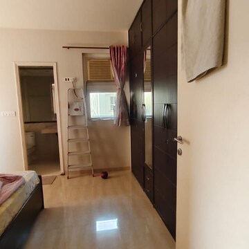 Room in 2.5 BHK Apartment at Hiranandani Paloma, Hiranandani Estate – for Rent