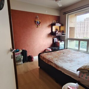 Bedroom in 2.5 BHK Apartment at Hiranandani Paloma, Hiranandani Estate – for Rent