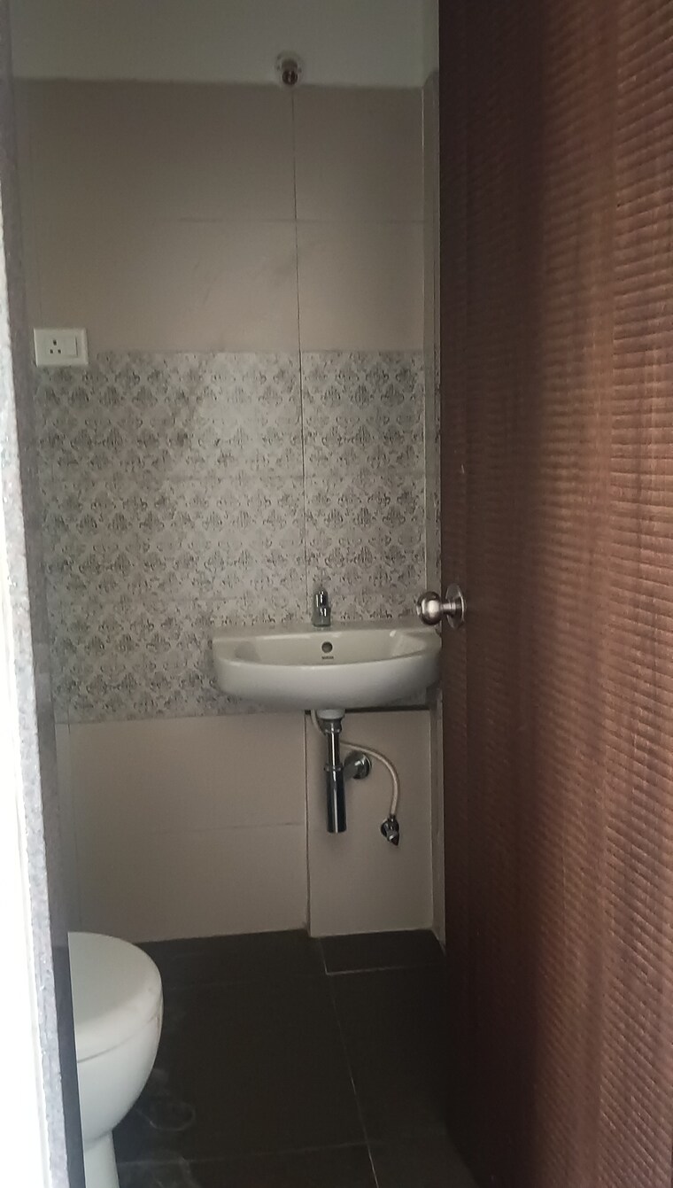 Bathroom, acme-ozone 2 Bedroom 756 Sq.Ft. Apartment In Manpada Thane 9523053