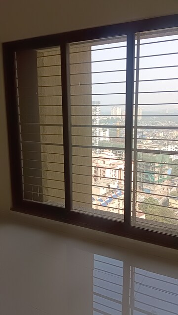 Room in 2 BHK Apartment at Acme Ozone, Manpada – for Rent