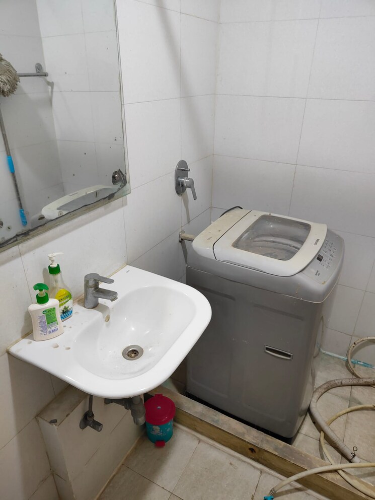 Bathroom, dlf-new-town-heights-iii 3.5 Bedroom 1600 Sq.Ft. Apartment In Sector 91 Gurgaon 9523031