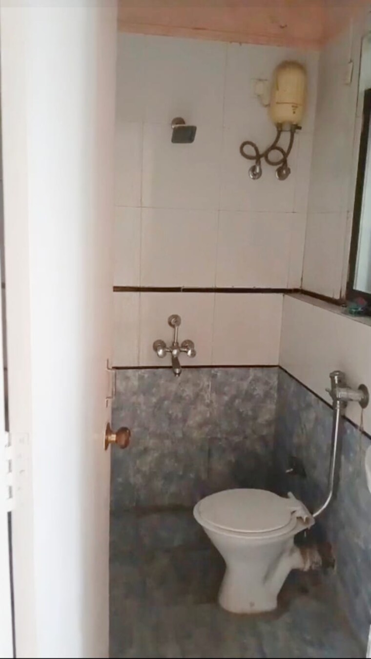 Bathroom, blue-bell-chembur 2 Bedroom 613 Sq.Ft. Apartment In Chembur Mumbai 9523103
