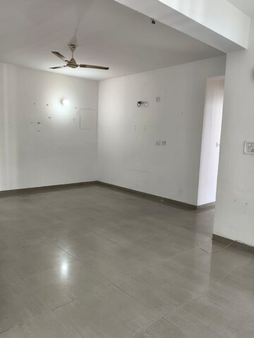 2 BHK Apartment For Rent in Vip Road