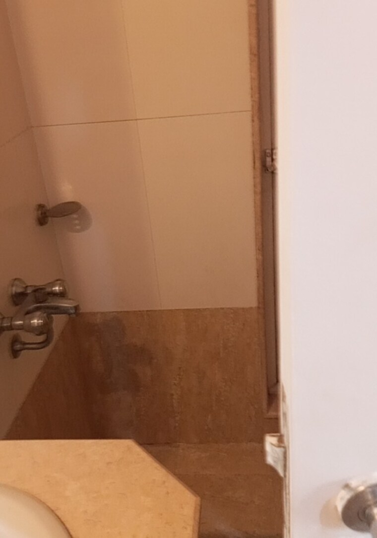 Bathroom, hiranandani-estate-spenta 3 Bedroom 1200 Sq.Ft. Apartment In Ghodbunder Road Thane 9523296