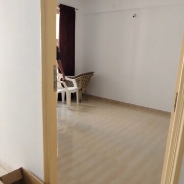 Room in 2.5 BHK Apartment at Hiranandani Paloma, Hiranandani Estate – for Rent