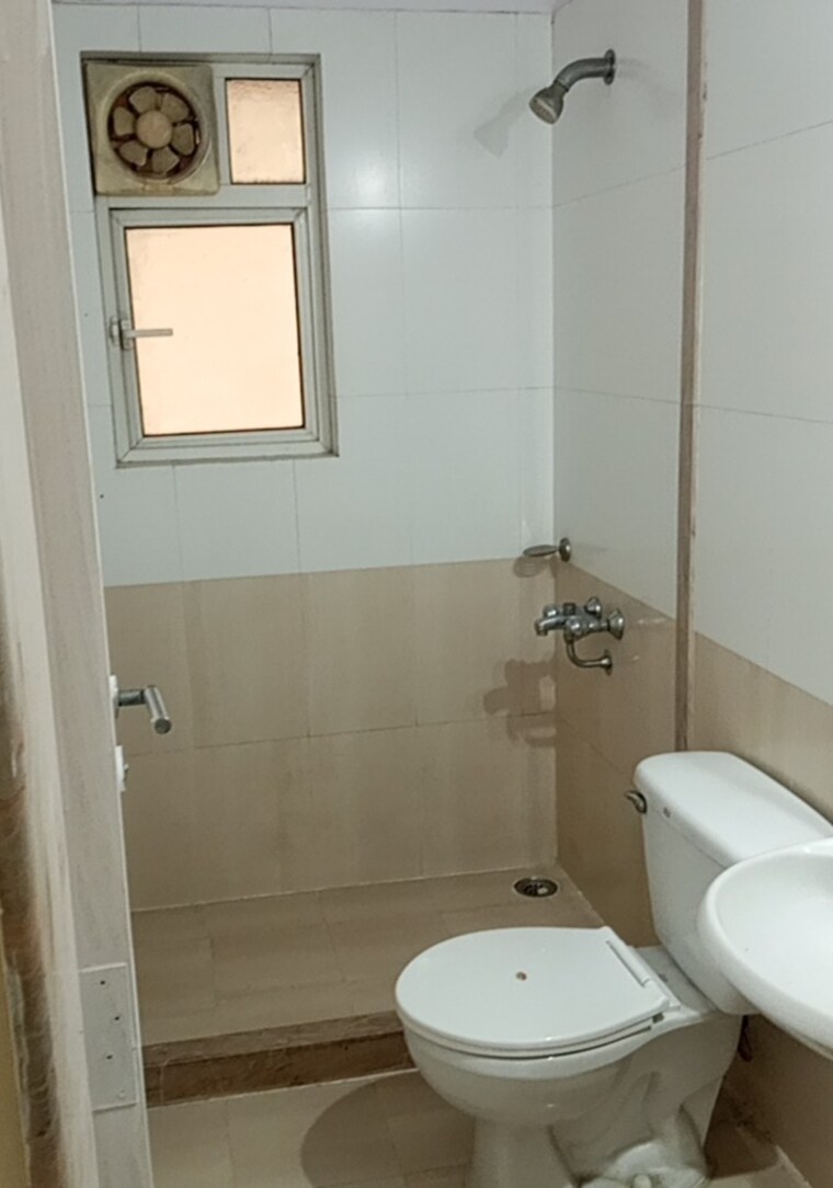 Bathroom, hiranandani-estate-spenta 3 Bedroom 1100 Sq.Ft. Apartment In Ghodbunder Road Thane 9523320