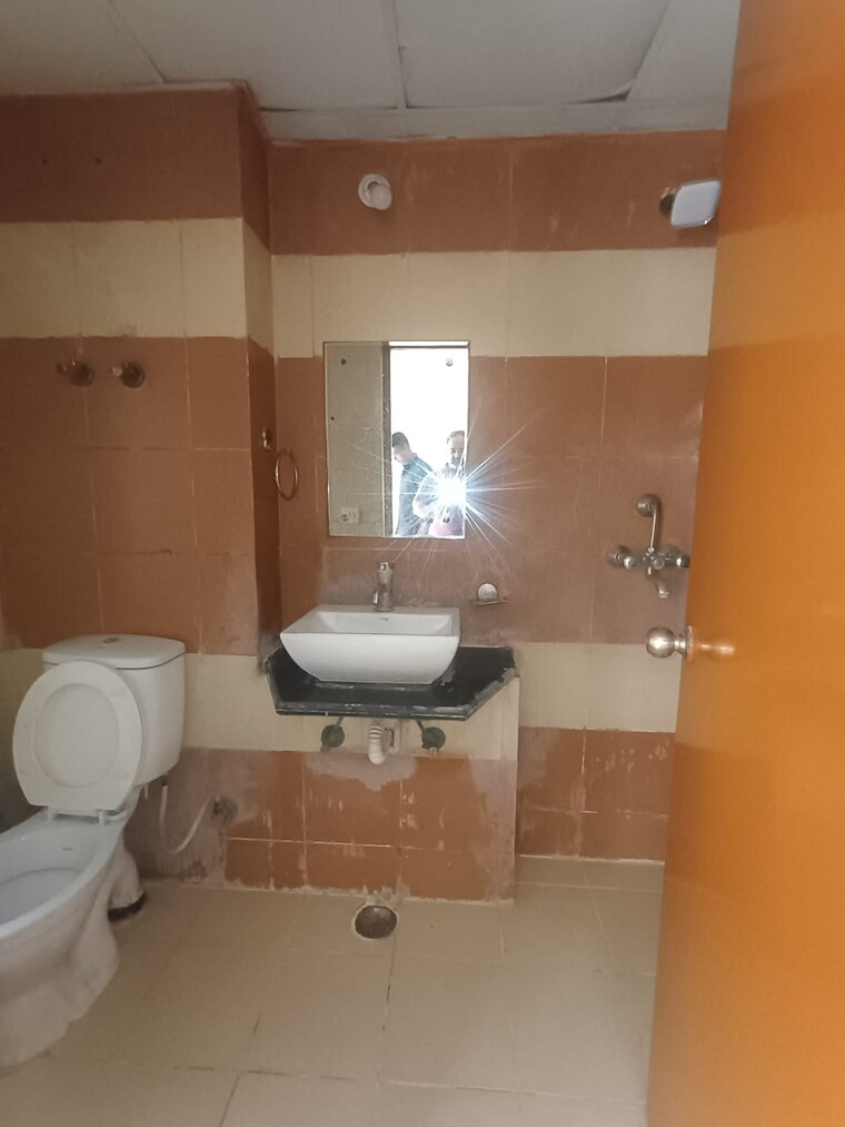 Attached Bathroom, mahagun-mywoods 2.5 Bedroom 1190 Sq.Ft. Apartment In Sector 16c Greater Noida Greater Noida 9523344