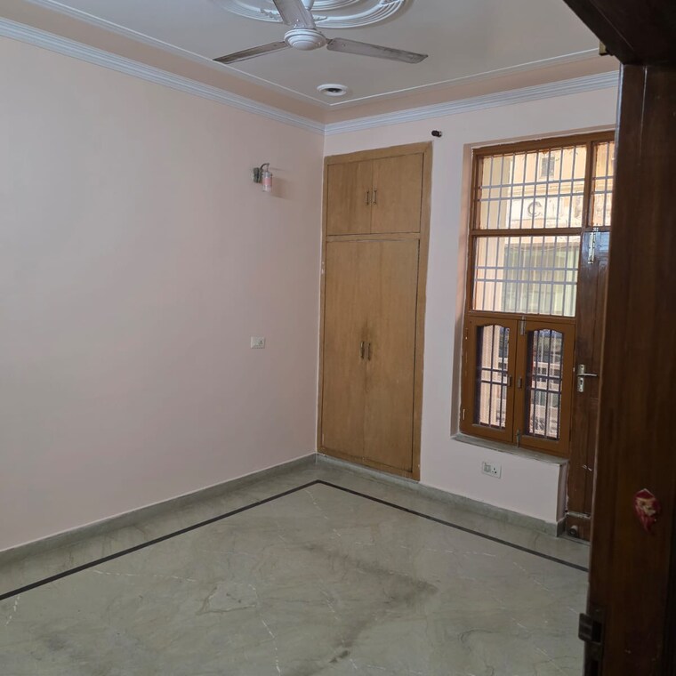 Room, uppal-southend 3 Bedroom 270 Sq.Ft. Builder Floor In Sector 49 Gurgaon 9523391