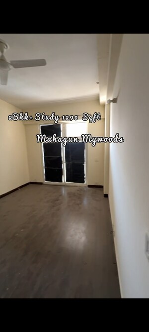 Room in 2.5 BHK Apartment at Mahagun Mywoods, Sector 16c Greater Noida – for Rent