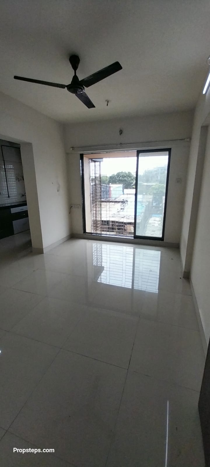 3 BHK 1000 Sq.Ft. Apartment in Mhada Sector R3