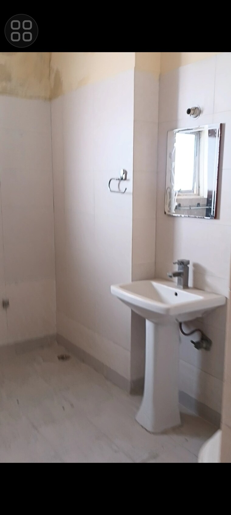 Bathroom, amrapali-vaishali 2 Bedroom 1400 Sq.Ft. Apartment In Vaishali Sector 3 Ghaziabad 9523706