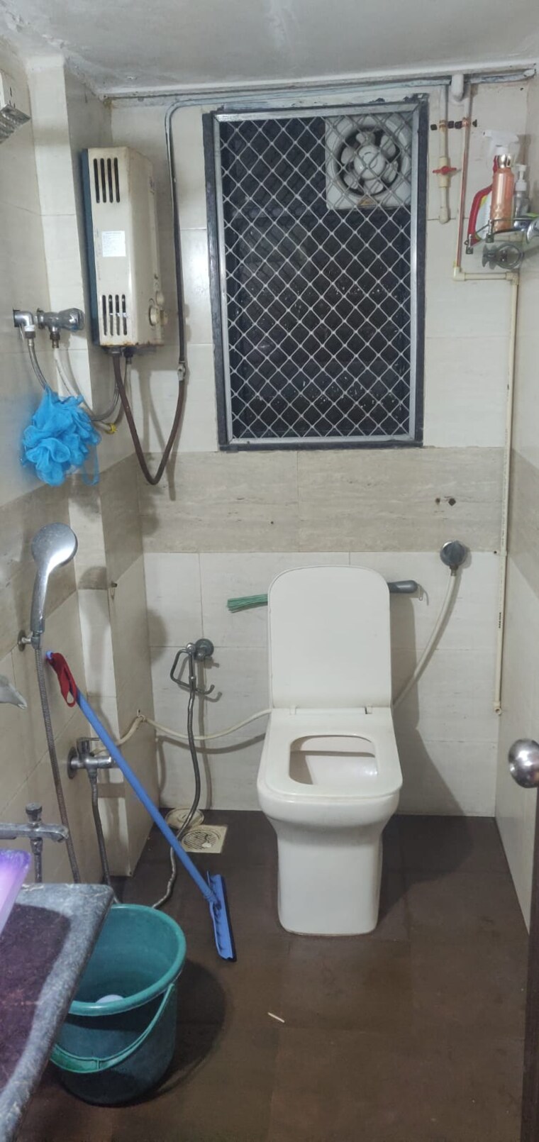 Bathroom, trupti-chs-chembur 2 Bedroom 770 Sq.Ft. Apartment In Chembur Mumbai 9523765