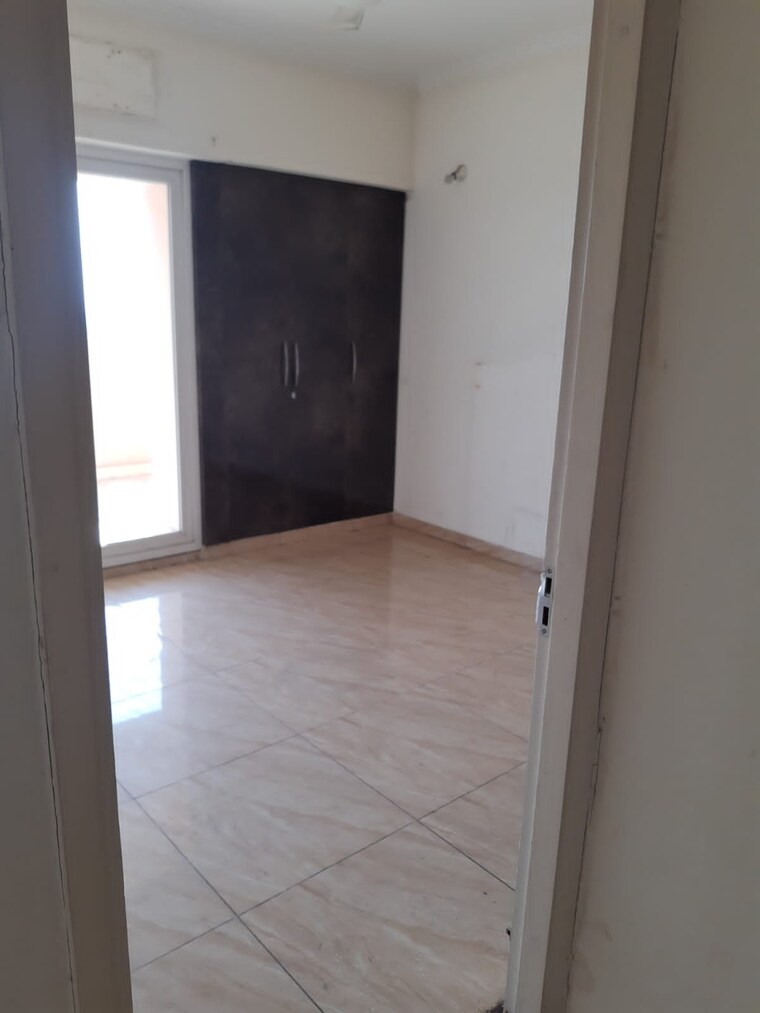 Room, ska-metro-ville 3 Bedroom 1285 Sq.Ft. Apartment In Eta Ii Greater Noida Greater Noida 9524154