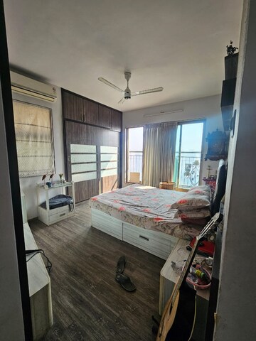 Bedroom in 2.5 BHK Apartment at Neelkanth Greens, Manpada – for Rent
