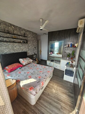 Bedroom in 2.5 BHK Apartment at Neelkanth Greens, Manpada – for Rent