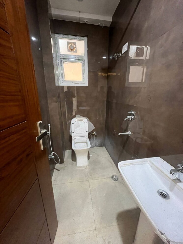 Bathroom, chattarpur 2 Bedroom 850 Sq.Ft. Builder Floor In Chattarpur Delhi 9524159