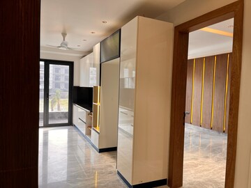 Building Lobby in 4 BHK Builder Floor at Unitech Escape, Sector 50 – for Sale