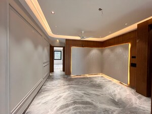 Room in 4 BHK Builder Floor at Unitech Escape, Sector 50 – for Sale