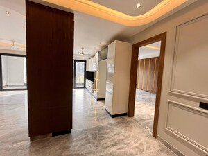 Room in 4 BHK Builder Floor at Unitech Escape, Sector 50 – for Sale