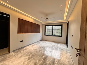 Room in 4 BHK Builder Floor at Unitech Escape, Sector 50 – for Sale