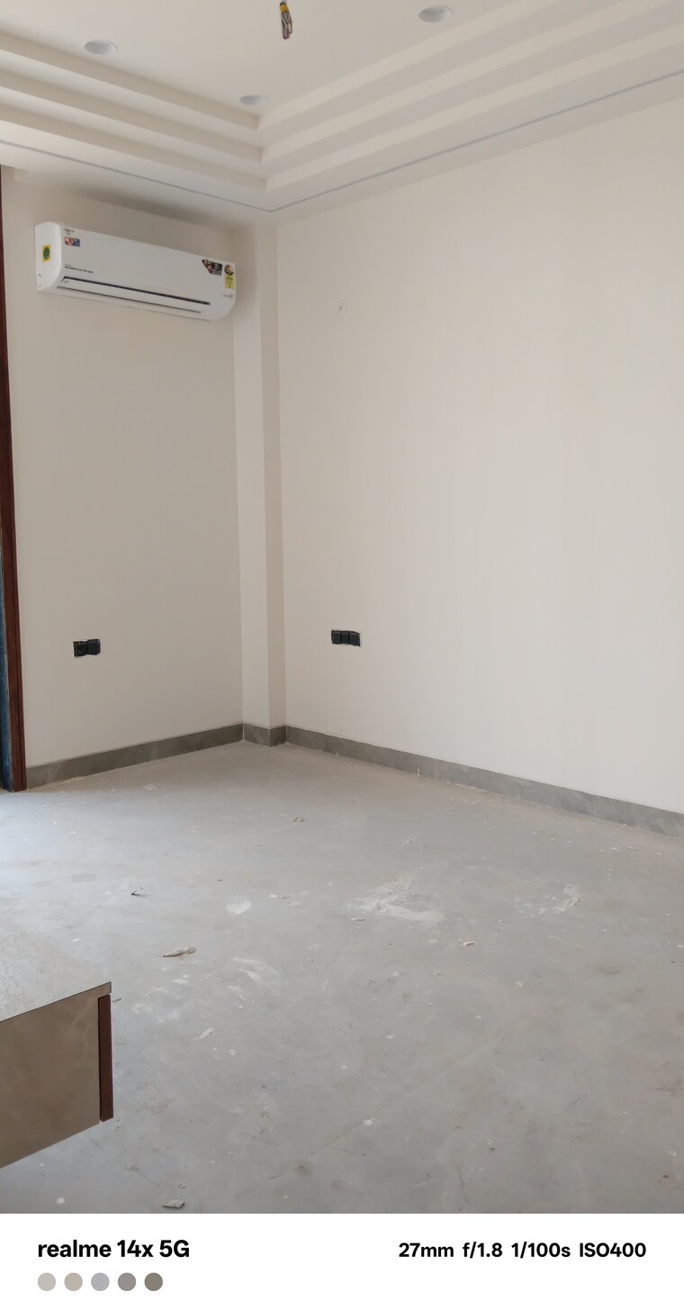Room, sector 89 4 Bedroom 350 Sq.Yd. Builder Floor In Sector 89 Faridabad 9524340