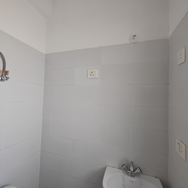 Bathroom, bptp-park-elite-floors 3 Bedroom 1050 Sq.Ft. Builder Floor In Sector 75 Faridabad 9524364