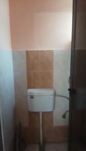 Bathroom in 1.5 BHK Apartment at Sector 10 Greater Noida – for Rent