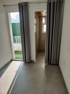Room in 3 BHK Apartment at Unitech The Residences Sector 33, Sector 33 – for Sale