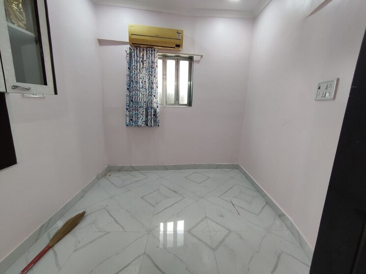 Room, bandra west 1 Bedroom 500 Sq.Ft. Apartment In Bandra West Mumbai 9524312