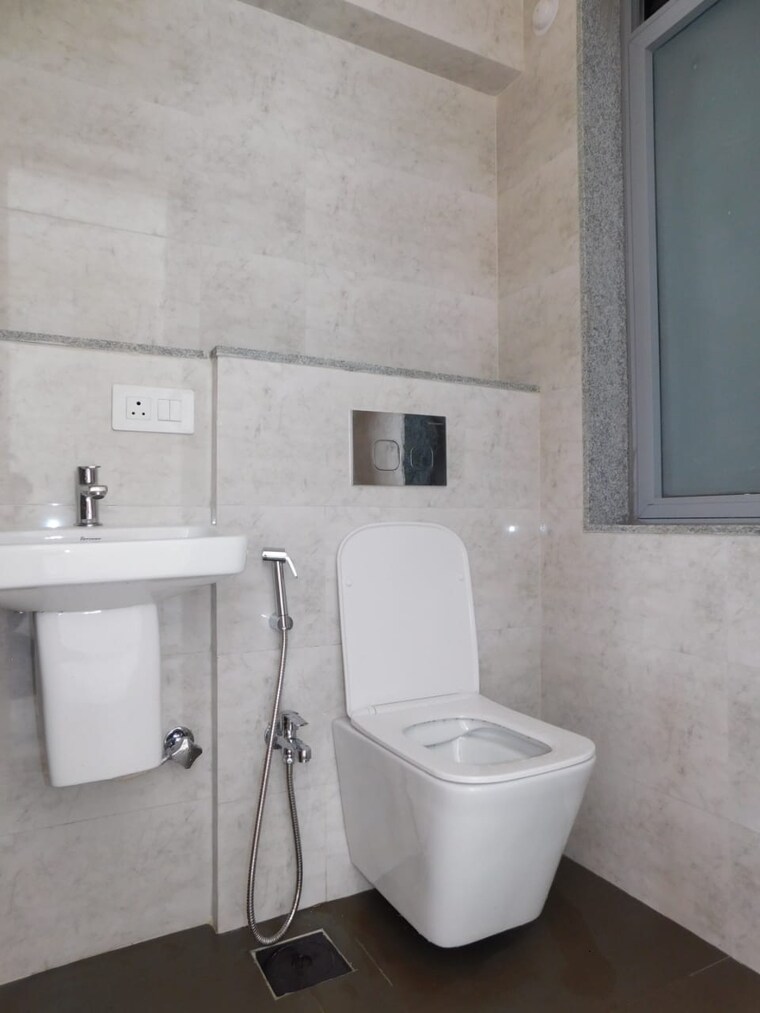 Bathroom, dynamix-avanya 4 Bedroom 1074 Sq.Ft. Apartment In Dahisar East Mumbai 9524426