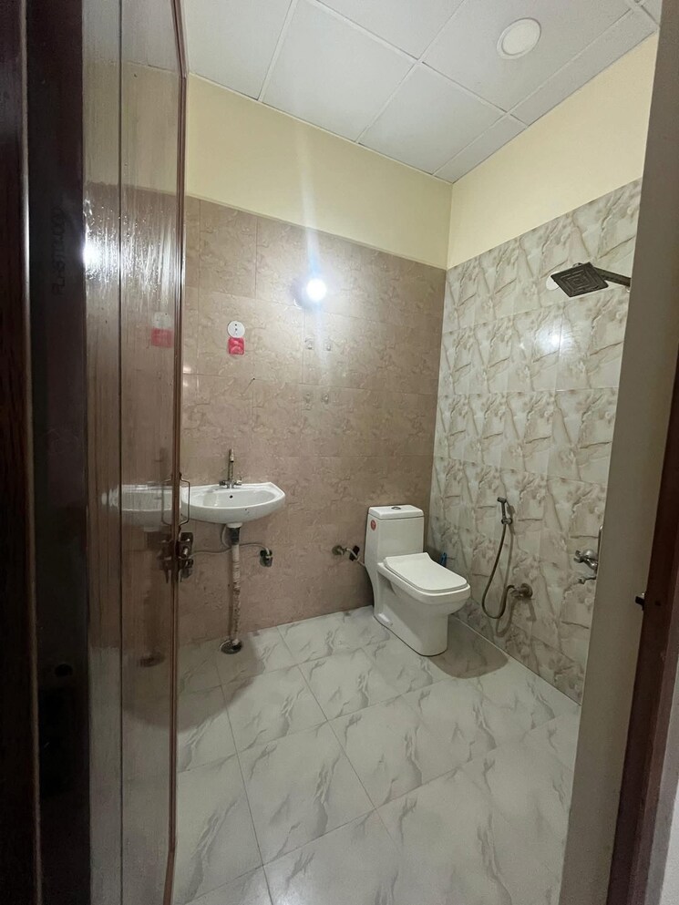 Bathroom, chattarpur 2 Bedroom 850 Sq.Ft. Builder Floor In Chattarpur Delhi 9524489