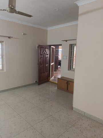 Room in 2 BHK Apartment at Krishna Residency Kadubeesanahalli, Kadubeesanahalli – for Rent