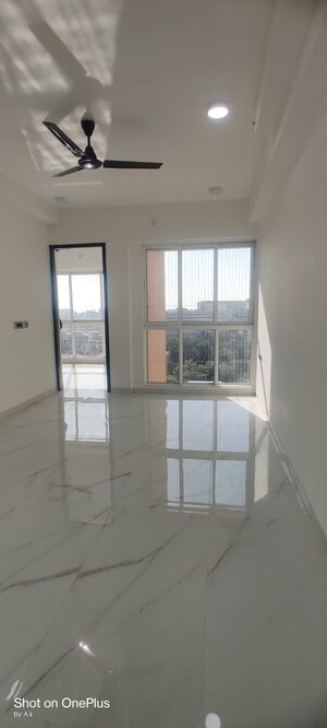 Room in 2 BHK Apartment at Nahar Amaryllis Towers and Plaza, Chandivali – for Rent