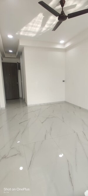 Room in 2 BHK Apartment at Nahar Amaryllis Towers and Plaza, Chandivali – for Rent