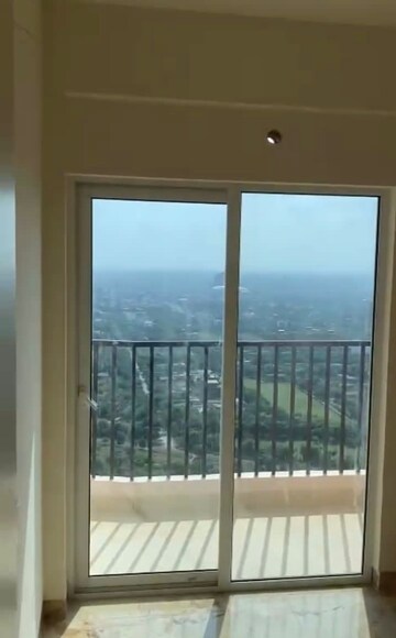 Room in 4 BHK Apartment at SKA Metro Ville, Eta Ii Greater Noida – for Sale