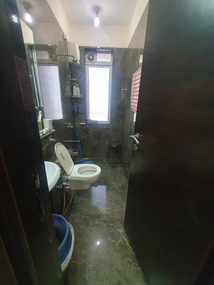 Bathroom, siddhivinayak-chs-chembur 2 Bedroom 700 Sq.Ft. Apartment In Chembur Mumbai 9524560