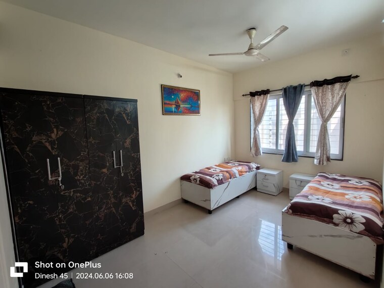 Room, kandivali east Pg For Boys & Girls In Kandivali East 9524695