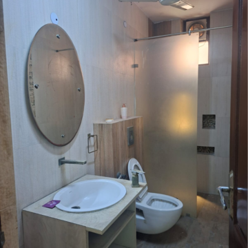 Bathroom in 3 BHK Builder Floor at Eldeco Ananda, Sector 47 – for Rent